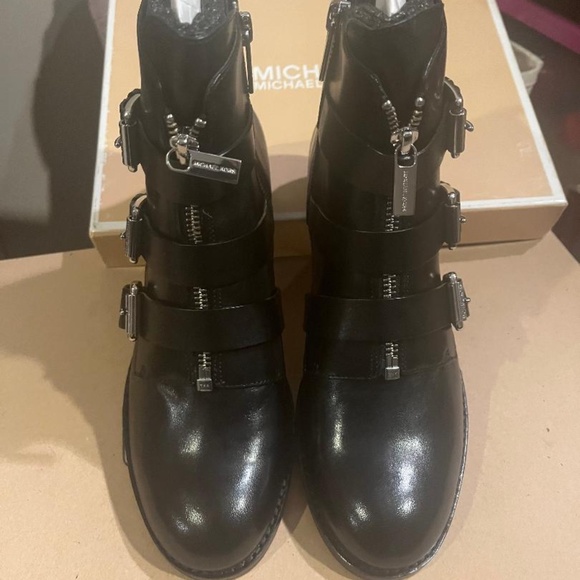 Michael Kors SALE! Brand New (NIB) Womans Leath Ankle Boots Buckls&Straps Sz 7&8 - Picture 2 of 9